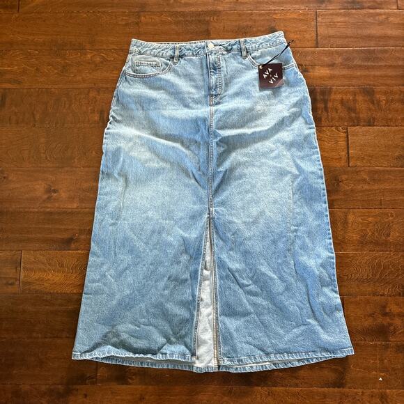 NWT Ava & Viv High Rise Relaxed Fit Denim A-Line Skirt Light Wash Womens Size 22 - Picture 1 of 9